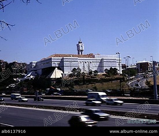 MEZQUITA DE LA M-30 FORMALMENTE CENTRO CULTURAL ISLAMICO DE MADRID EDIFICIO REALIZADO EN 1992.