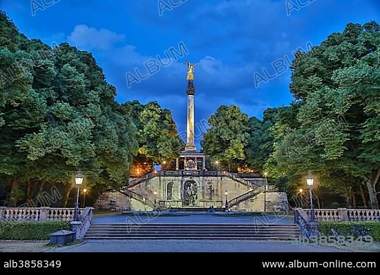 Maximilian Park with the Angel of Peace, dolphin fountain at the front, dusk, blue hour, Munich, Upper Bavaria, Bavaria, Germany, Europe.