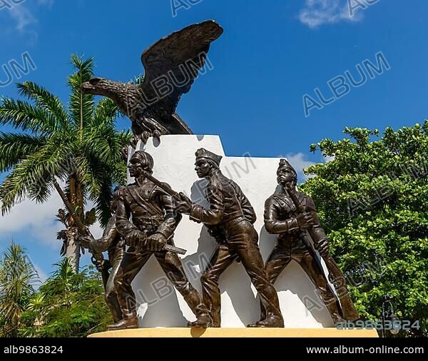 Patriotic sculpture, Monumento Niños Heroes, Parque de la Mejorada, Merida, Yucatan State, Mexico, Central America.