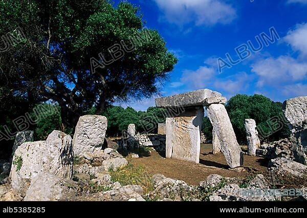 Dolmen, Talati de Dalt, Minorca, Balearic Islands, Spain, Europe.