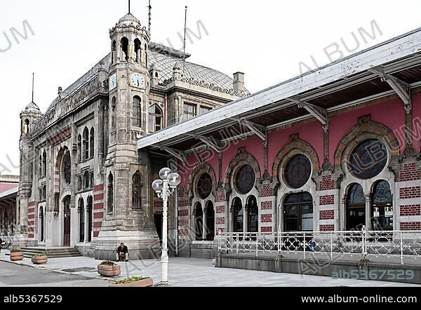 Sirkeci railway Station, Ottoman art nouveau building, former terminal stop of the Orient Express, Istanbul, Turkey, Asia.