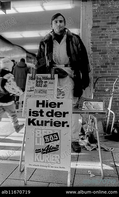 Germany, Berlin, 28.01.1991, the courier is sold, on the U / S, station Alexanderplatz, Here is the courier, Europe.