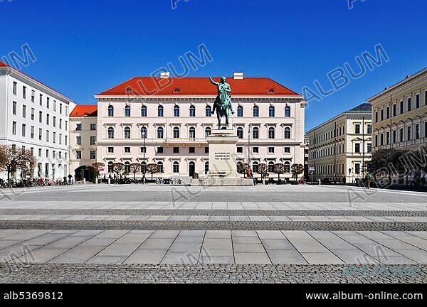 Siemens headquarters, Wittelsbacher Platz square, Munich, Bavaria, Germany, Europe.