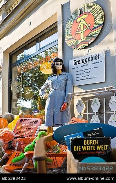 Ostalgia, nostalgia for items of the GDR, shopping in Odeberger Strasse, VEB Orange, Prenzlauer Berg, Berlin, Germany, Europe.