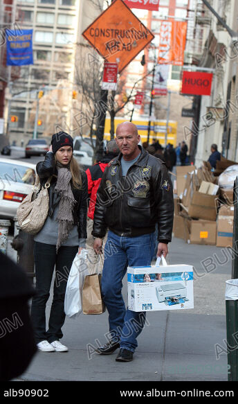 February 29 2008, New York City Israeli model Bar Refaeli visited the Apple Store in Soho with her father and came out with bags of computer equipment. Refaeli, who was featuresd in Sports Illustrated Swimsuit edition in 2007, is dating film actor Leonardo DiCaprio. 29/02/2008