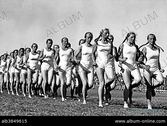 Women jogging, sports, athletics, 1940s, exact place unknown, Germany, Europe.