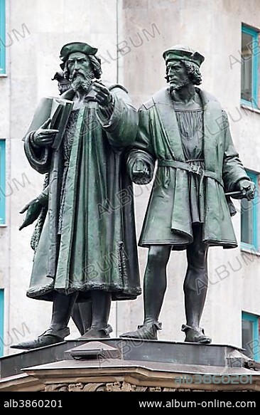 Gutenberg monument, Rossmarkt square, Frankfurt am Main, Hesse, Germany, Europe.
