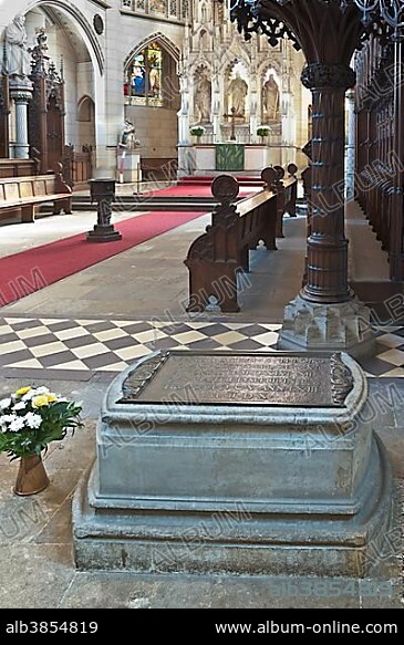 Tomb of Martin Luther below the pulpit in the Castle Church, UNESCO World Heritage Site, Lutherstadt Wittenberg, Saxony-Anhalt, Germany, Europe.