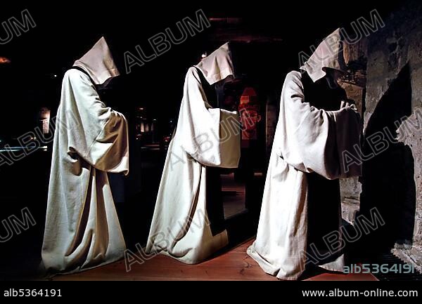 Walkenried Monastery, Cistercian Abbey, medieval monastery complex, three figures, mannequins with Cistercian cowls, hood, museum, column path, perforated plate path, Green Belt, border path, Walkenried, Harz Mountains, Göttingen County, Lower Saxony.