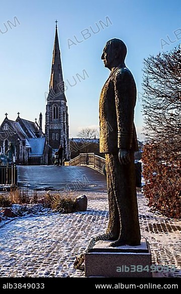 Monument of King Frederik of Denmark, in front of St. Albans Church, Copenhagen, Capital Region of Denmark, Denmark, Europe.