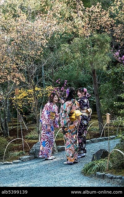 Japanese women with kimono in Sogenchi Garden, Tenryuji Temple, Sagatenryuji Susukinobabacho, Kyoto, Japan, Asia.