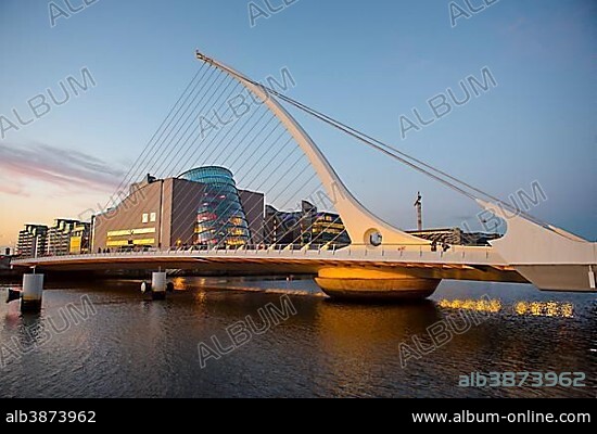 Samuel Beckett Bridge, cable-stayed bridge and swing bridge over the river Liffey, evening mood, architect Santiago Calatrava, Dublin, Republic of Ireland.