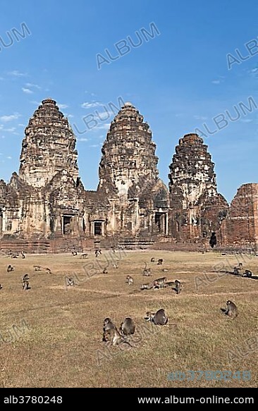Phra Prang Sam Yot, the Khmer temple in the old town of Lopburi, Central Thailand, Asia.