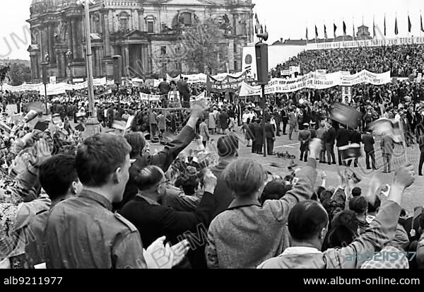GDR, German Democratic Republic, Berlin (East) : The German Meeting of the Free German Youth (FDJ) of the GDR with All-German Participation on 16. 5. 1964 in East Berlin.