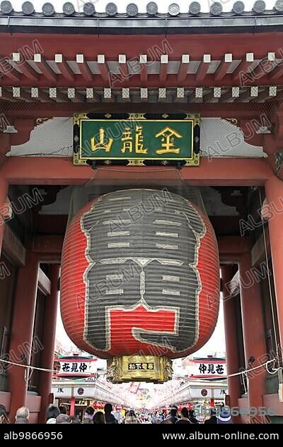 Kaminarimon gate Senso-ji temple Asakusa Tokyo Japan, Asia.