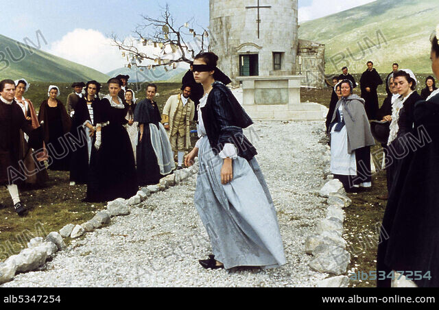 CHARLOTTE GAINSBOURG en EL SOL TAMBIEN SALE DE NOCHE, 1990 (IL SOLE