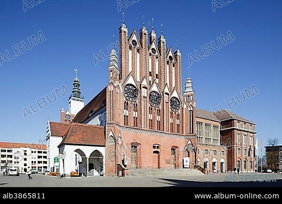 Museum Junge Kunst and Town Hall, Frankfurt Oder, Germany, Europe.