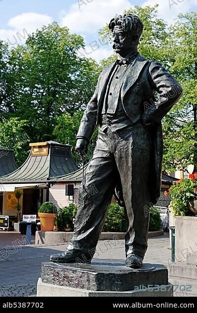 Johan Halvorsen, 1864-1935, composer, conductor, violinist, sculpture near the National Theatre, Oslo, Norway, Scandinavia, Europe.