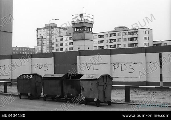 GDR, Berlin, 15. 03. 1990, watchtower and inner wall on Schönholzer Strasse, © Rolf Zoellner.