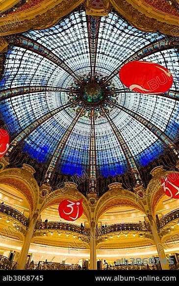 Art Nouveau dome, Galeries Lafayette, Paris, Ile-de-France, France, Europe.