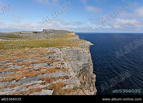 Cliffs and Dun Aengus Fort, Inis Mor, Aran Islands, Ireland, Europe.