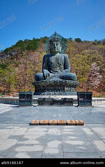 The Great Unification Buddha Tongil Daebul is a 14. 6-meter 108 ton Bronze Buddha statue in Seoraksan National Park, South Korea, Asia.