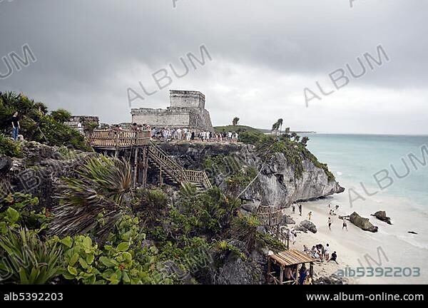El Castillo, Maya Pyramid in Tulum, Tulum archaelogical site, Quintana Roo, Yucatan, Mexico, Central America.