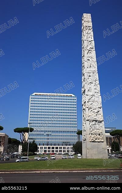Piazza Guglielmo Marconi und Stele Obelisco di Marconi und Gebäude der Unogas Energia Spa, Esposizione Universale di Roma, Weltausstellung Rom, EUR, Italien.