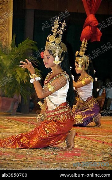 Apsera temple dancers during a show, Angkor, Siem Reap, Cambodia, Southeast Asia, Asia.