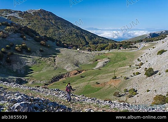 Woman hiking in the Parco delle Madonie, Madonie Regional Natural Park, geology nature trail in the karst depression of Battaglietta-Polje, near Petralia Sottana, Sicily, Italy, Europe.