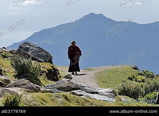 A Tibetan monk, Kyichu, Kyi Chu river near Ganden Monastery near Lhasa, Tibet, China, Asia.