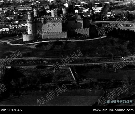 JUAN GUAS. CASTILLO DE MANZANARES EL REAL - SIGLO XV - FOTOGRAFIA EN BLANCO Y NEGRO - AÑOS 60 - FOTOGRAFIA DESENFOCADA.