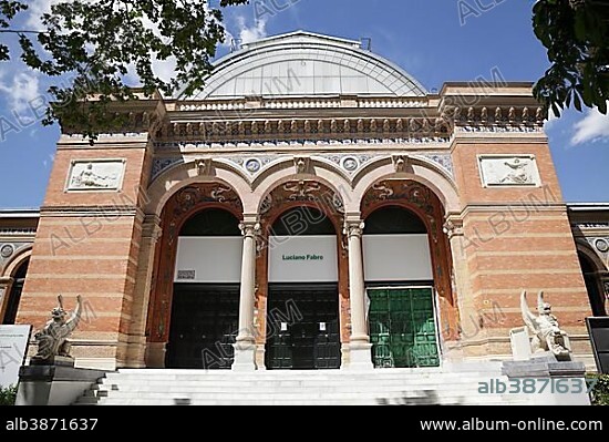 Palacio de Velázquez, Velazquez Palace in Buen Retiro Park, Madrid, Spain, Europe.