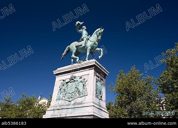 Place Guillaume II square with equestrian statue of Wilhelm II in Luxembourg City, Luxembourg, Europe.