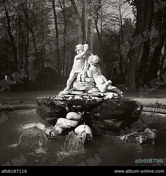 FUENTE DE LA BOTICARIA - FOTOGRAFIA EN BLANCO Y NEGRO - AÑOS 60.