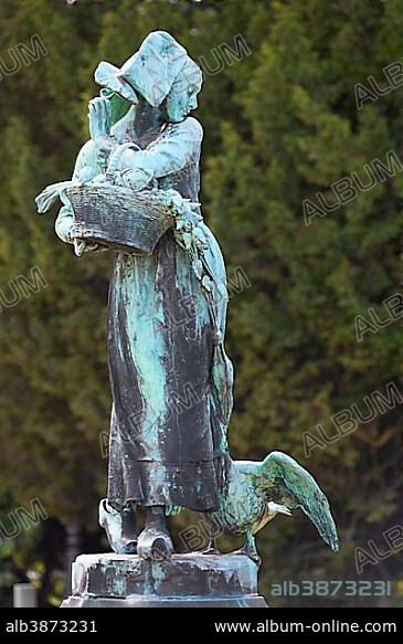 Sculpture of Mother Goose, in the Parc de l'Orangerie, Sraßburg, Alsace, France, Europe.