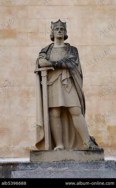 Statue of Alfons III, Alfonso III, King von AragÃ³n, MaÃ³, MahÃ³n, Menorca, Balearic Islands, Spain, Europe.