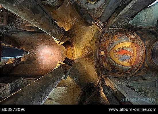 Decorated ceiling, Notre-Dame-la-Grande, Poitiers, France, Europe.