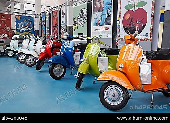 Antique scooters, Museo Piaggio, Vespa, museum, Pontedera, Province of Pisa, Tuscany, Italy, Europe.