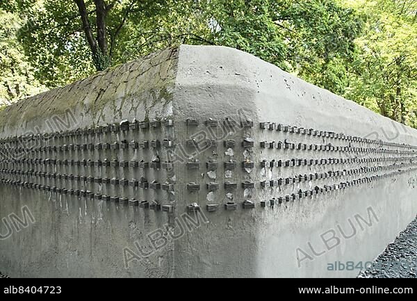 Memorial Monument at Neuer Börneplatz Wall at the Jewish Cemetery, Jewish, Wall, Memorial, Holocaust, City Centre, Main, Frankfurt, Hesse, Germany, Europe.