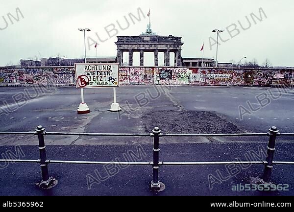 The wall in front of the Brandenburger Tor in the year 1989, Berlin, Germany, Europe.