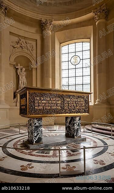 Interior, Tomb of Honour, Sarcophagus of Marshal Hubert Lyautey, Invalides Cathedral, Dôme des Invalides, Église du Dôme, Tomb of Napoleon, Paris, France, Europe.