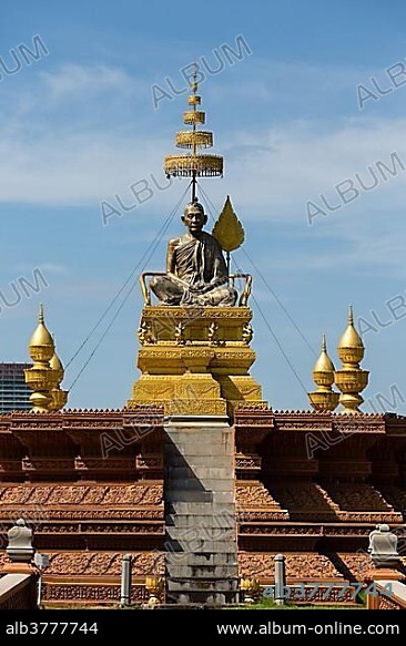 Bronze statue of monk Hun Sen Park Chuon Nat at Neak Banh Teuk Park, Phnom Penh, Cambodia, Asia.