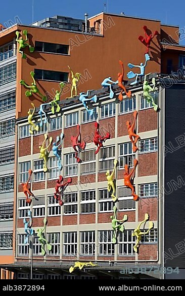 Flossis figures, Roggendorf-Haus, Media Harbour, Düsseldorf, North Rhine-Westphalia, Germany, Europe.