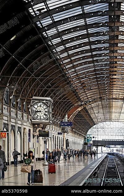 Historic station clock in the main hall, London Paddington station, London, England, United Kingdom, Europe.
