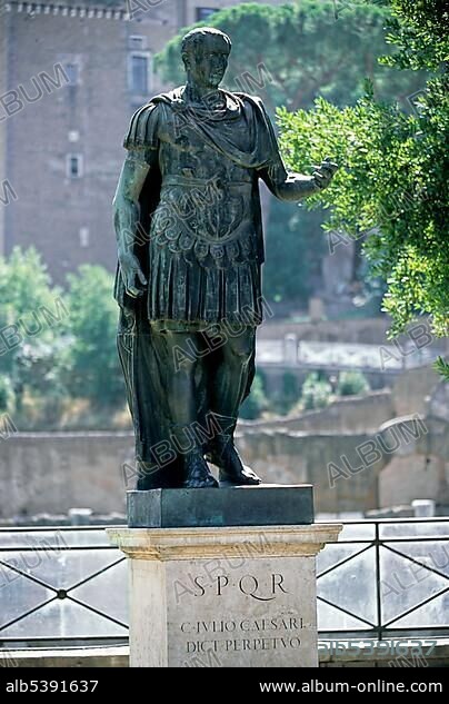 Bronze statue of Emperor Julius Caesar, Caesar's forum, Via dei Fori Imperiali, Rome, Lazio, Italy, Europe.