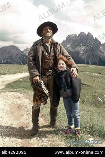 Tchéky Karyo with his daughter Liv, on the set of the film 'L'Ours' (The Bear) directed by Jean-Jacques Annaud in 1988.. . Shooting picture in the Dolomites, Italy. Production company: Price, Renn Productions.