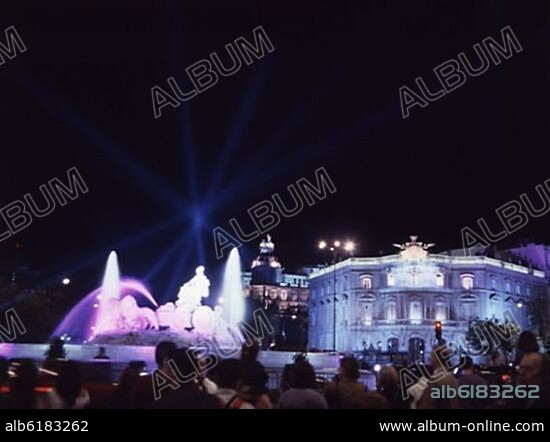 LA CIBELES Y EL PALACIO DE LINARES ILUMINADOS CON MOTIVO DE LA BODA DE FELIPE DE BORBON - MAYO 2004.
