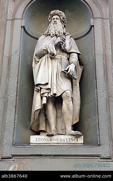 Statue, Leonardo da Vinci, Uffizien, Piazza della Signoria, Florence, Italy, Europe.