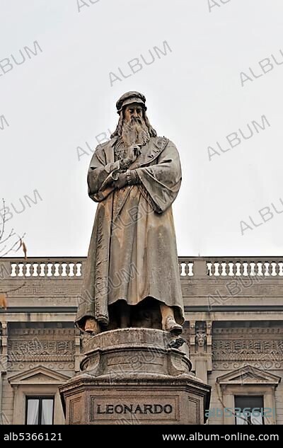 Statue of Leonardo da Vinci by Pietro Magni, 1872, Piazza della Scala, Milan, Italy, Europe.